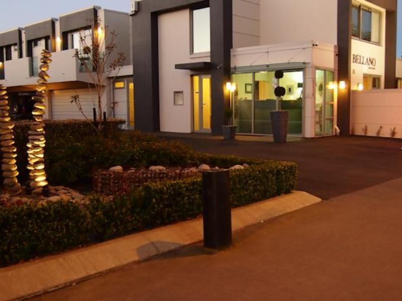 Bellano Motel Suites Christchurch Eksteriør billede The entrance to the hotel