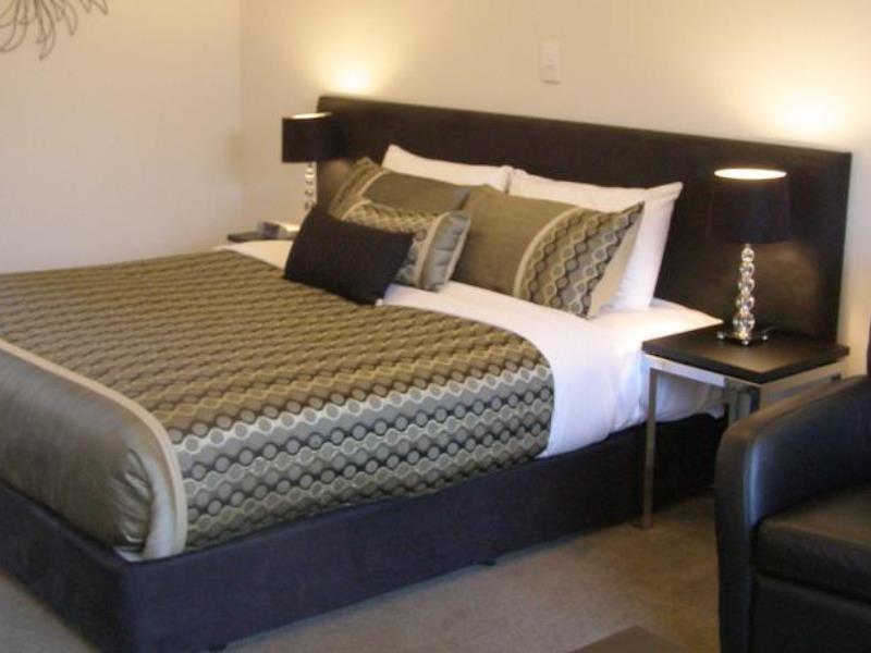 Bellano Motel Suites Christchurch Eksteriør billede A bed