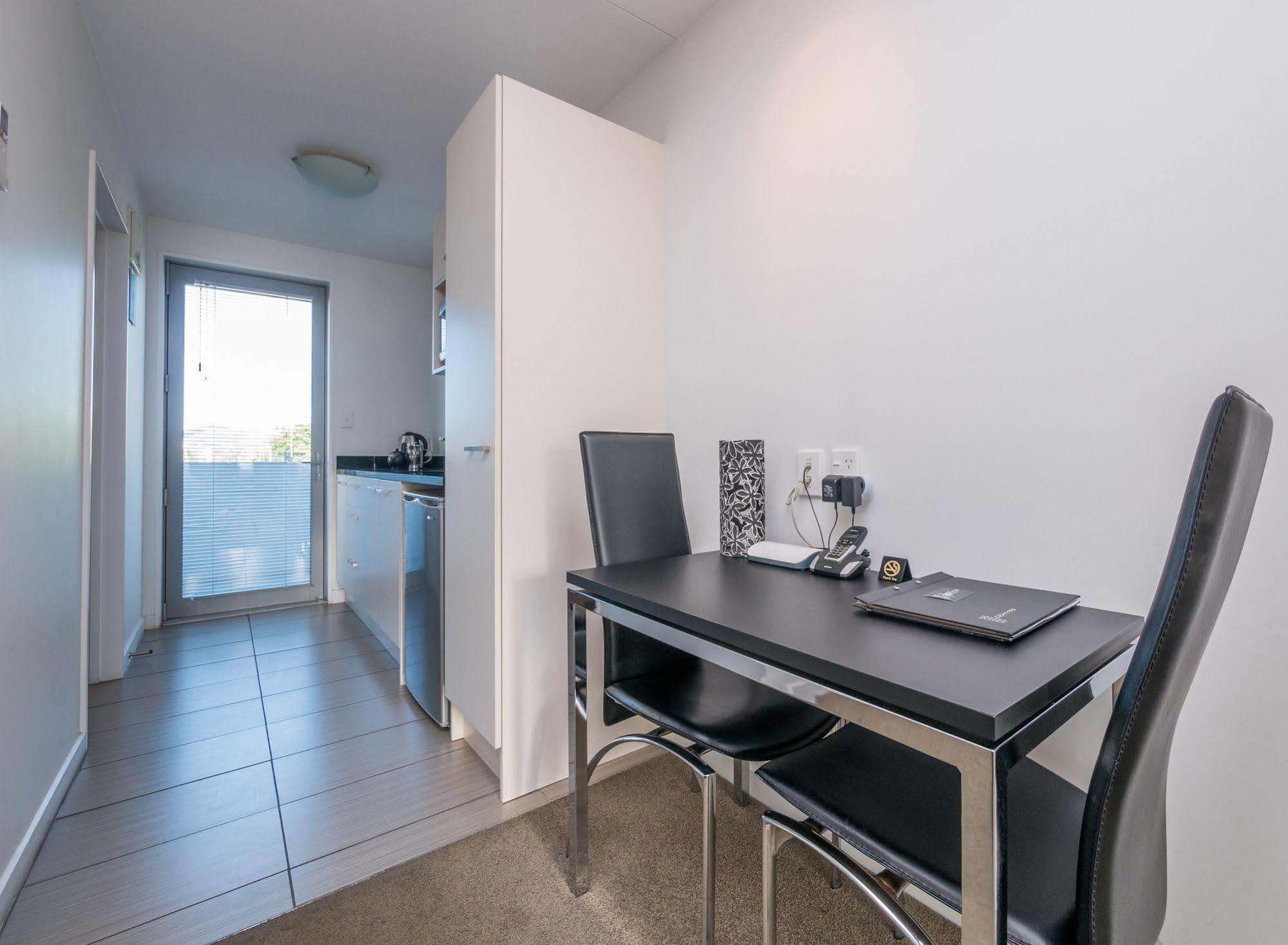 Bellano Motel Suites Christchurch Eksteriør billede A typical studio apartment