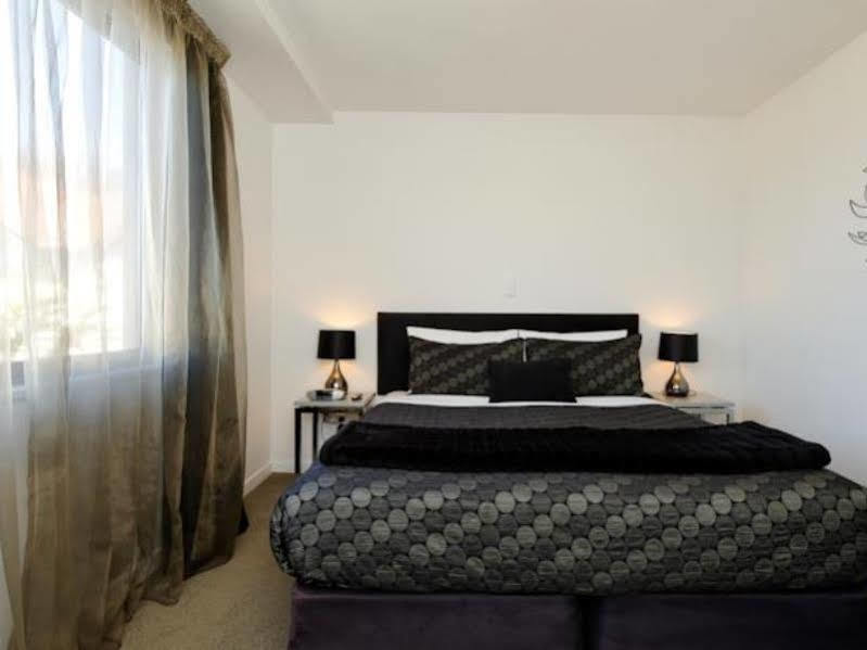 Bellano Motel Suites Christchurch Eksteriør billede A bedroom at the hotel