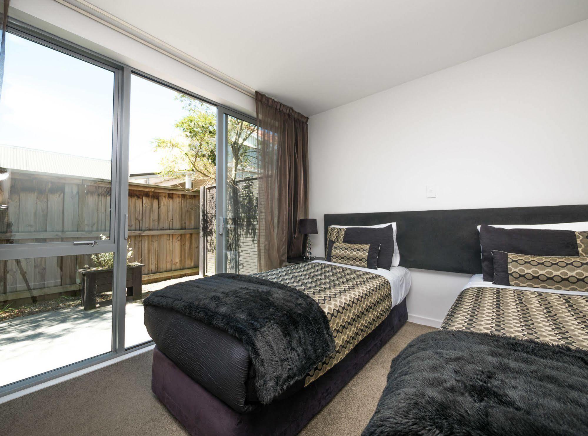 Bellano Motel Suites Christchurch Eksteriør billede A bedroom at the hotel