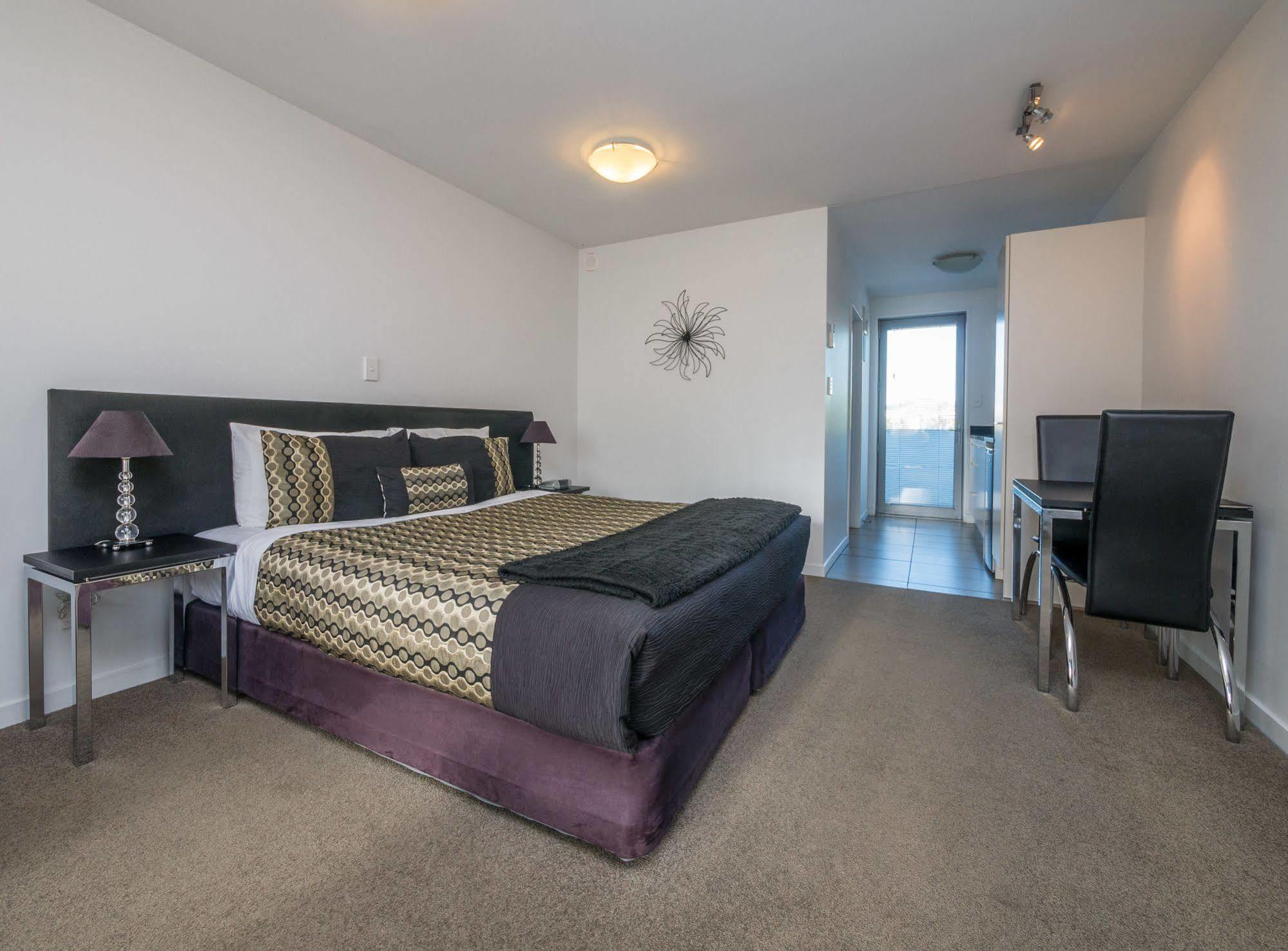 Bellano Motel Suites Christchurch Eksteriør billede A typical studio apartment