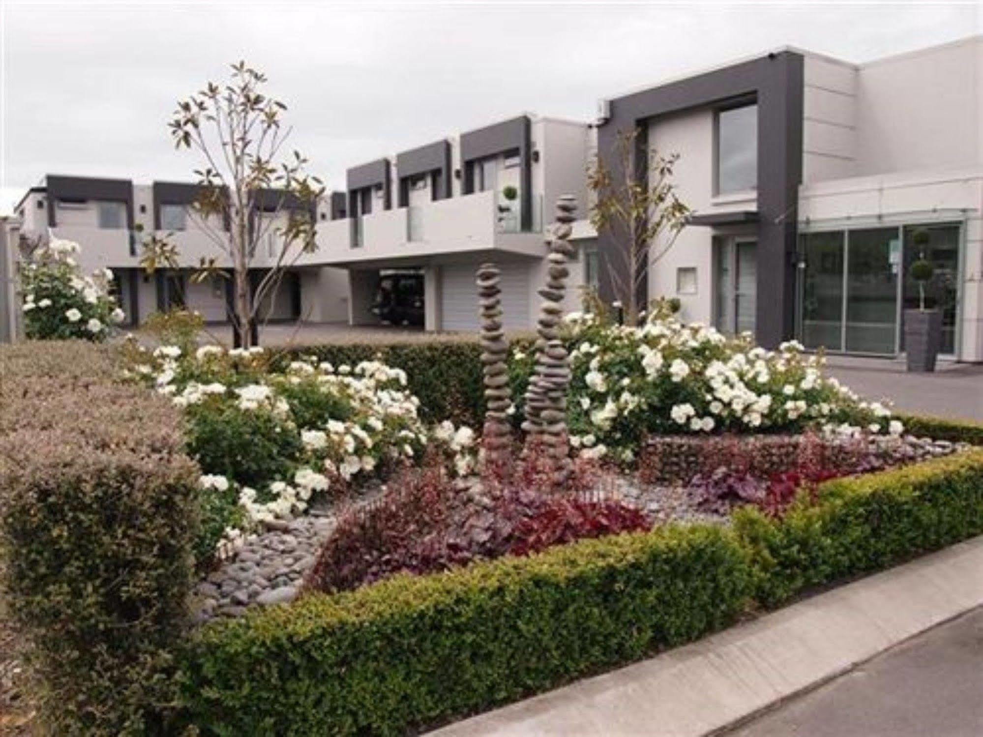 Bellano Motel Suites Christchurch Eksteriør billede The new library building