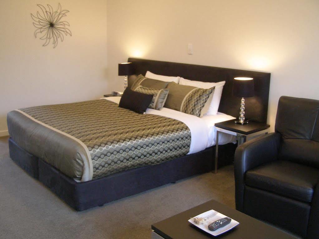 Bellano Motel Suites Christchurch Eksteriør billede A typical motel room